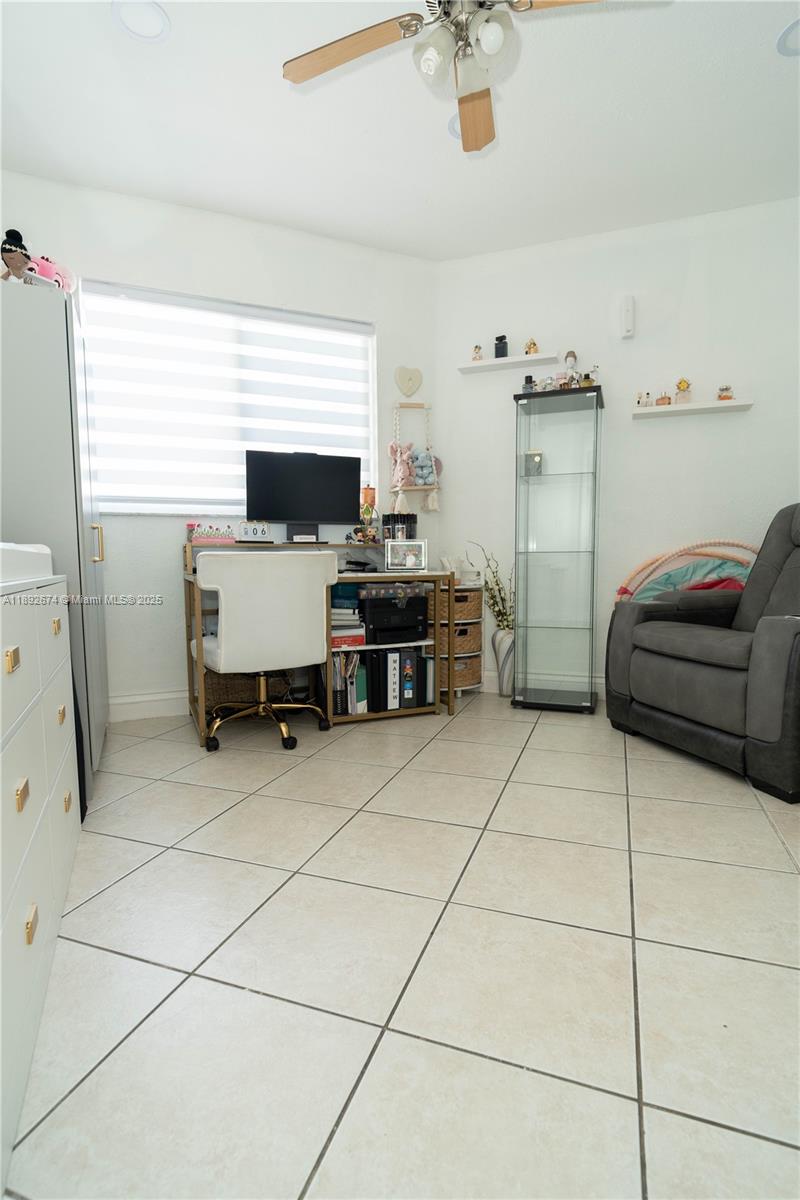LOS PORTALES PHASE II CON - Residential Lease