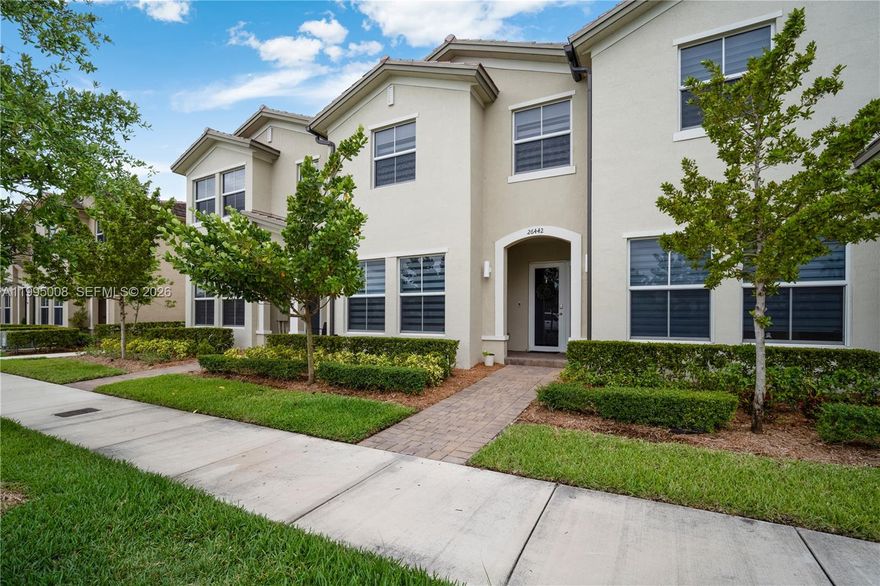 Stunning newer construction townhouse built in 2023, featuring 4 bedrooms and 2.5 bathrooms with a bright and open floor plan. Located in the sought-after Harmony Parc community, this home offers modern finishes, spacious living areas, and plenty of natural light.
Perfect for comfortable living or investment, with flexible rental options (up to 12 times per year). Enjoy a convenient location close to major roads, shopping, dining, and top-rated schools. Don’t miss this opportunity!
