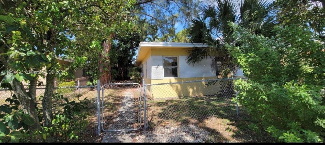 LINCOLN PARK THIRD ADD - Residential Lease