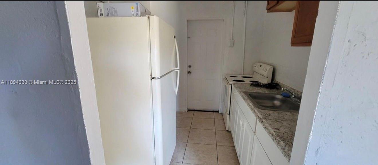 LINCOLN PARK THIRD ADD - Residential Lease