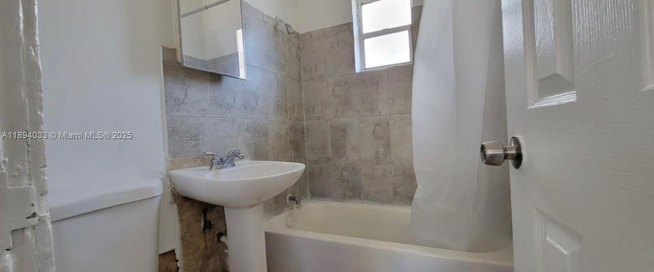 LINCOLN PARK THIRD ADD - Residential Lease