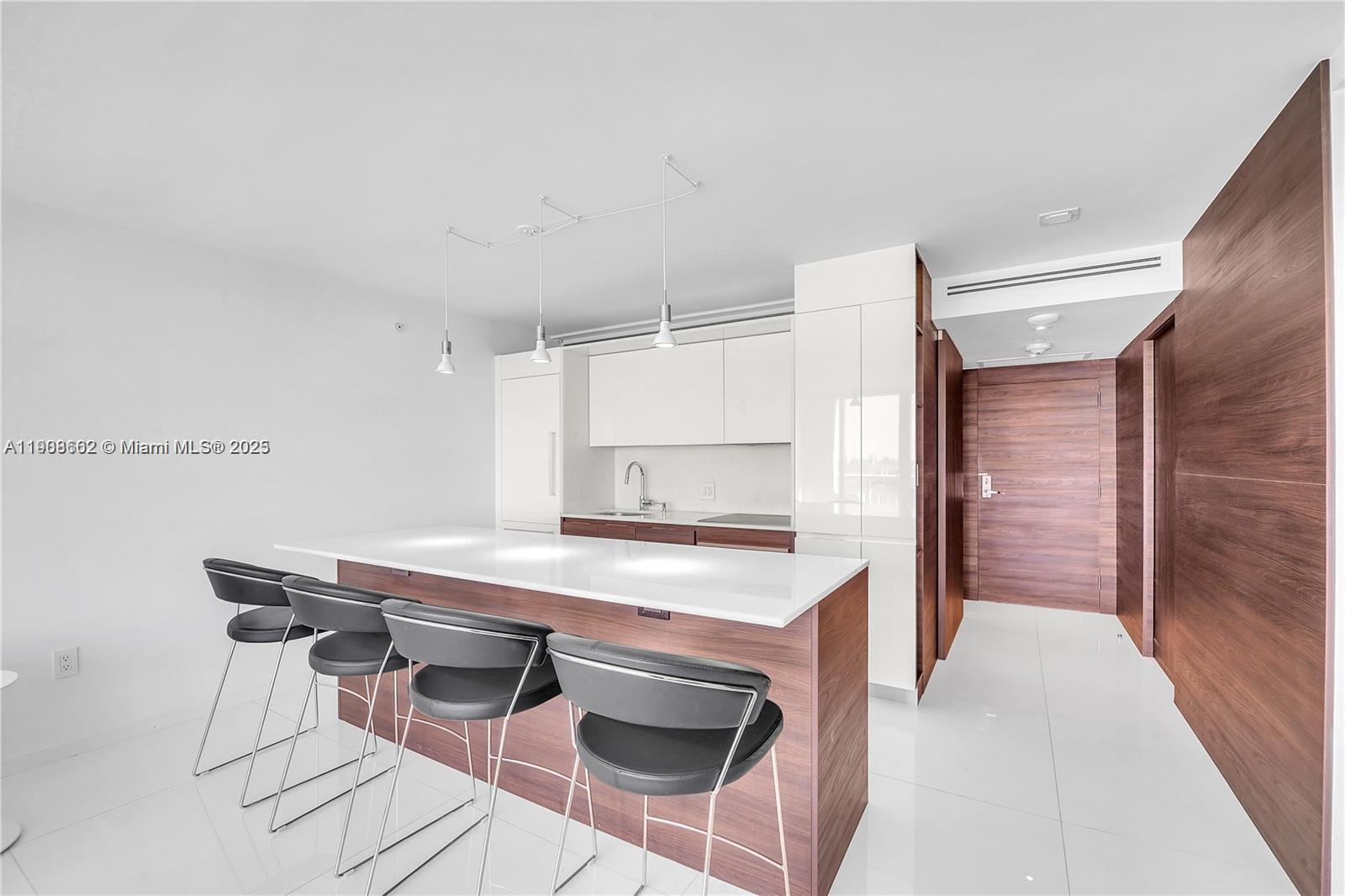 SOUTH POINTE TOWERS CONDO - Residential Lease