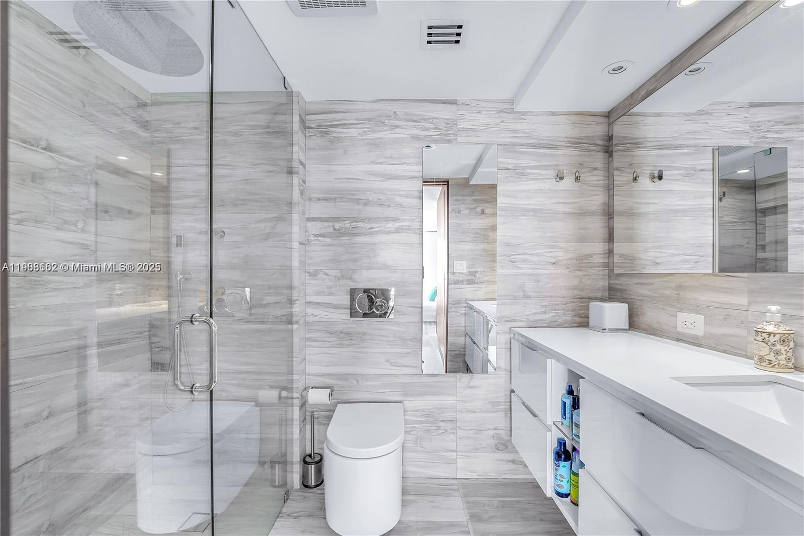 SOUTH POINTE TOWERS CONDO - Residential Lease