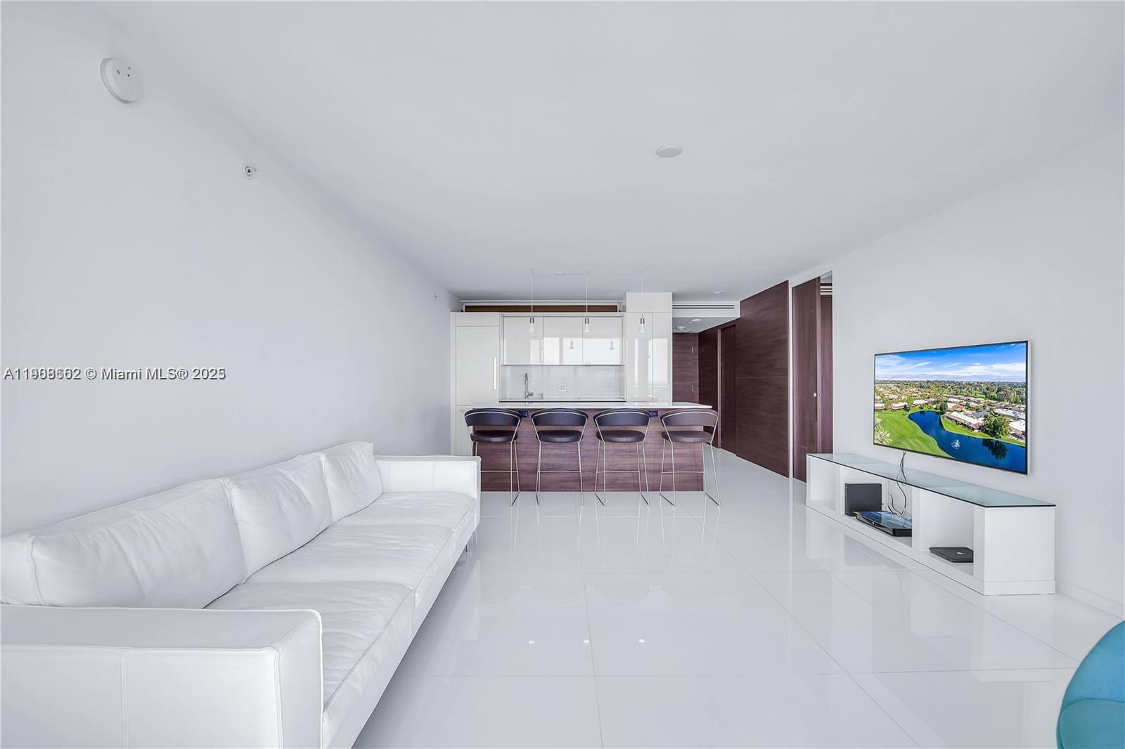 SOUTH POINTE TOWERS CONDO - Residential Lease