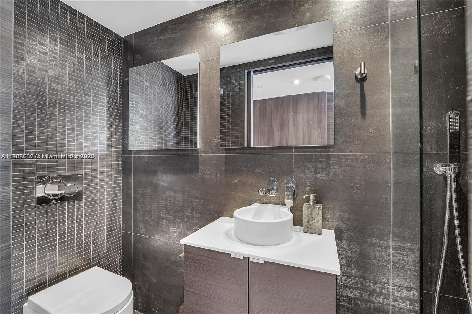 SOUTH POINTE TOWERS CONDO - Residential Lease