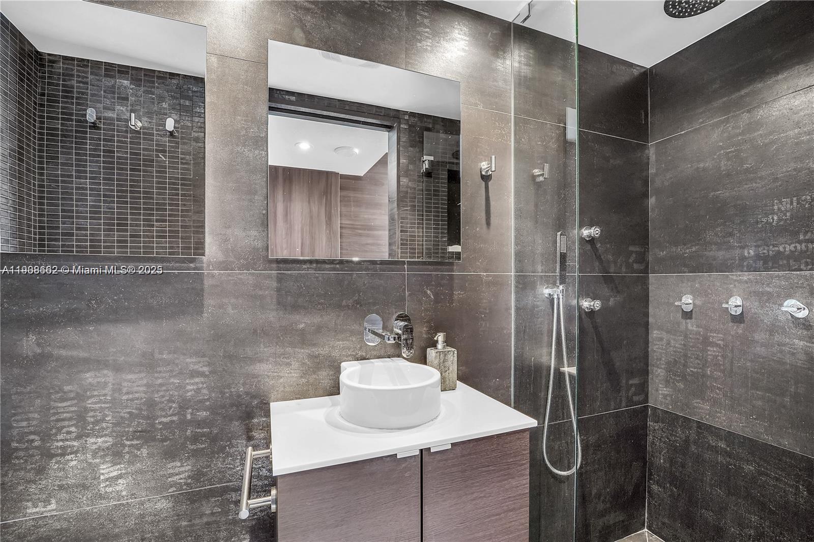 SOUTH POINTE TOWERS CONDO - Residential Lease