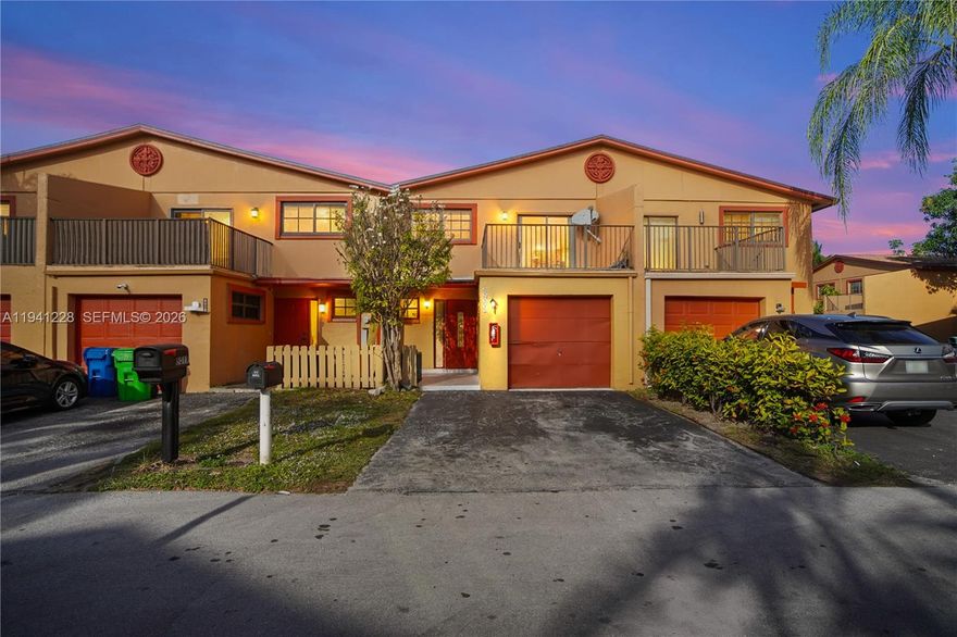 THE ONLY 4-BEDROOM HOME IN FAIRWAYS OF SUNRISE.1 ground-floor bedroom with 1.5 bathroom.
Low HOA Only $254/Month. Roof replaced in 2021 and HVAC 2018. Clean,modern kitchen with granite countertops and updated appliances.Vacant and move-in ready. Rare opportunity in this subdivision.