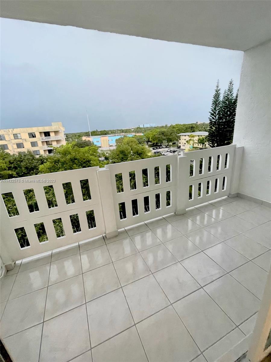 HILLCREST EAST NO 20 COND - Residential