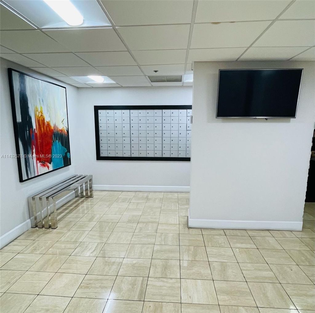 Photo of 919 Hillcrest Dr #611, Hollywood, FL 33021 (MLS # A11432578)