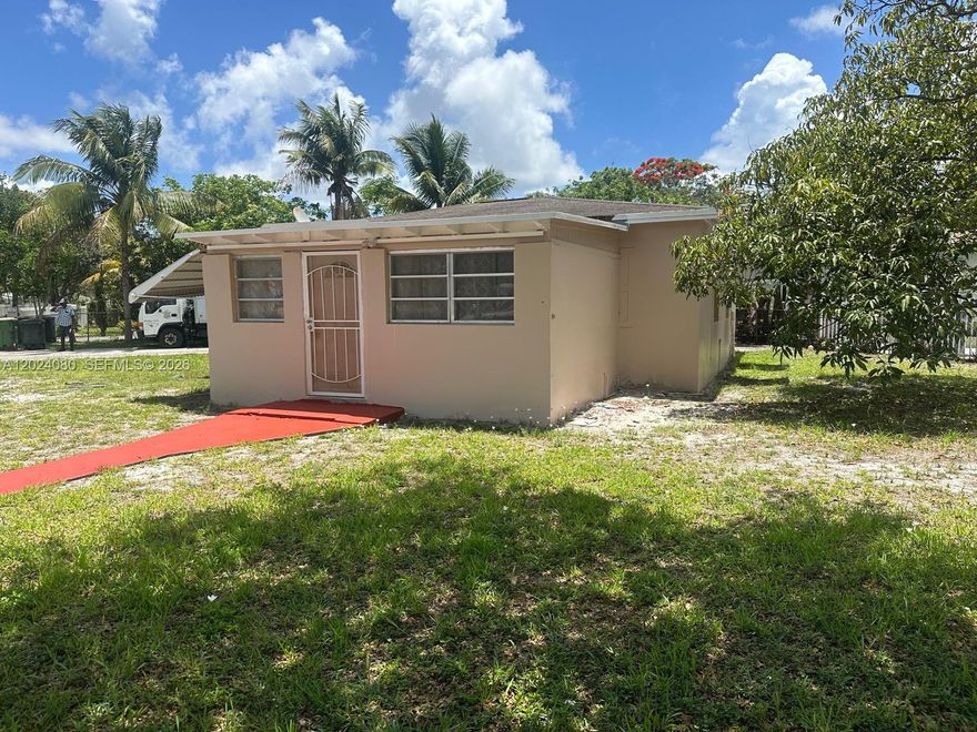 FRESHLY PAINTED CORNER LOT. THIS PROPERTY HAS A LOT OF OPPORTUNITIES. DO NOT MISS THIS. IT WON'T LAST, PLEASE CALL YOUR BROKER FOR SHOWINGS.