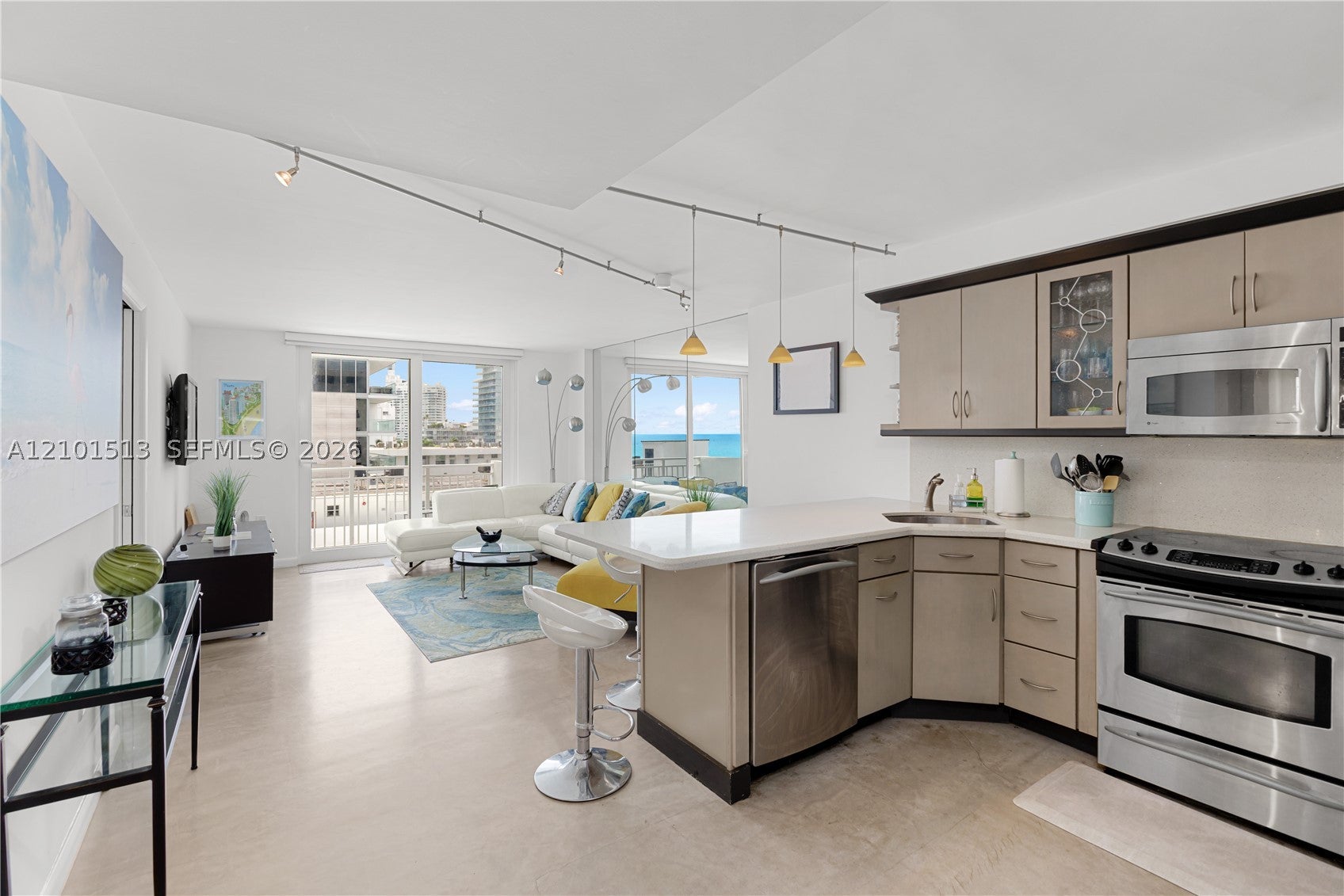 345 Ocean Dr 812