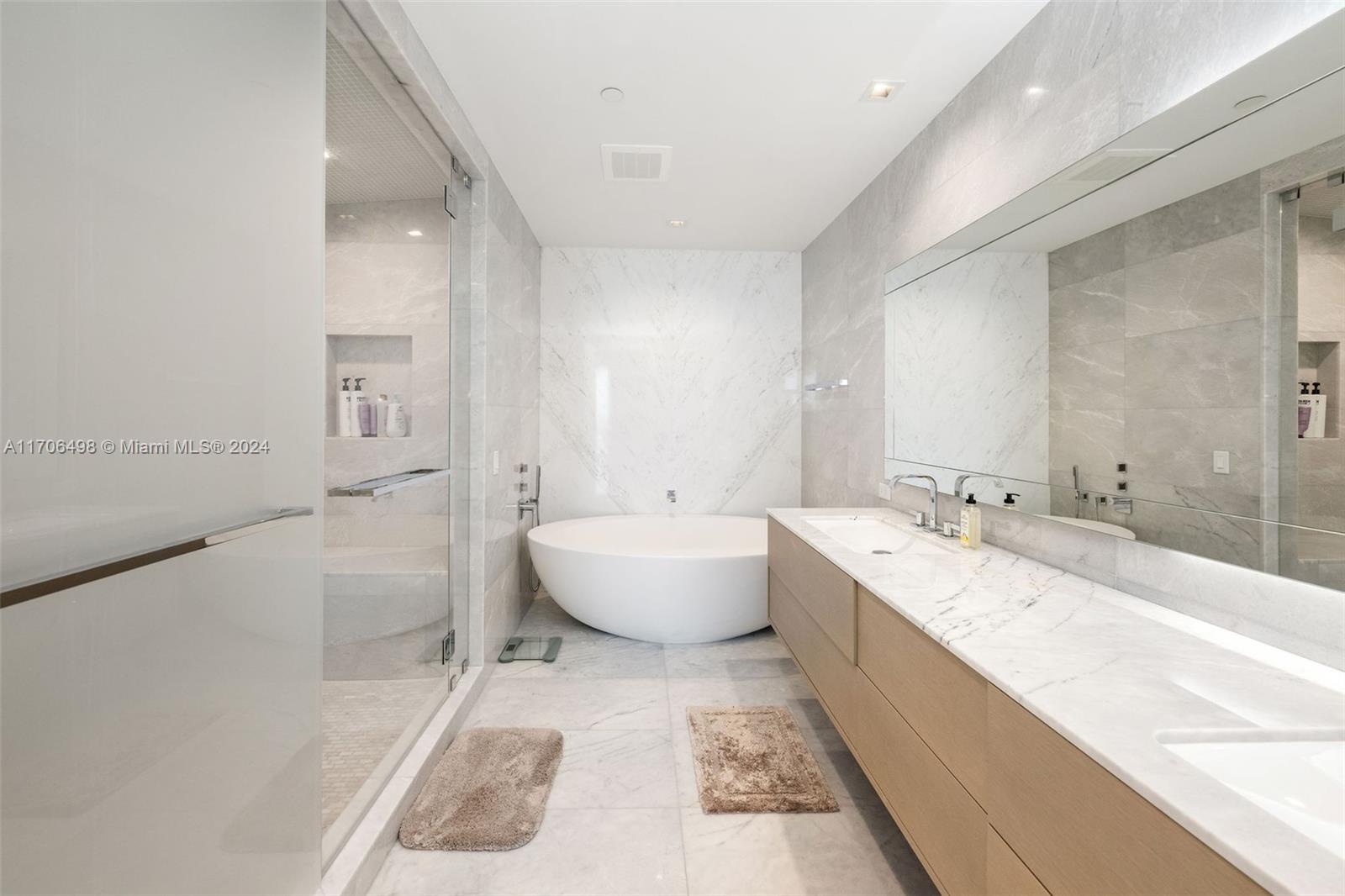 NORTH BISCAYNE BEACH AMEN - Residential