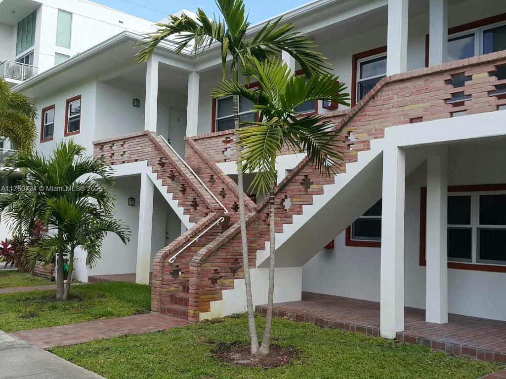 Photo of 901 SE 2nd Ct #6, Fort Lauderdale, FL 33301 (MLS # A11750724)