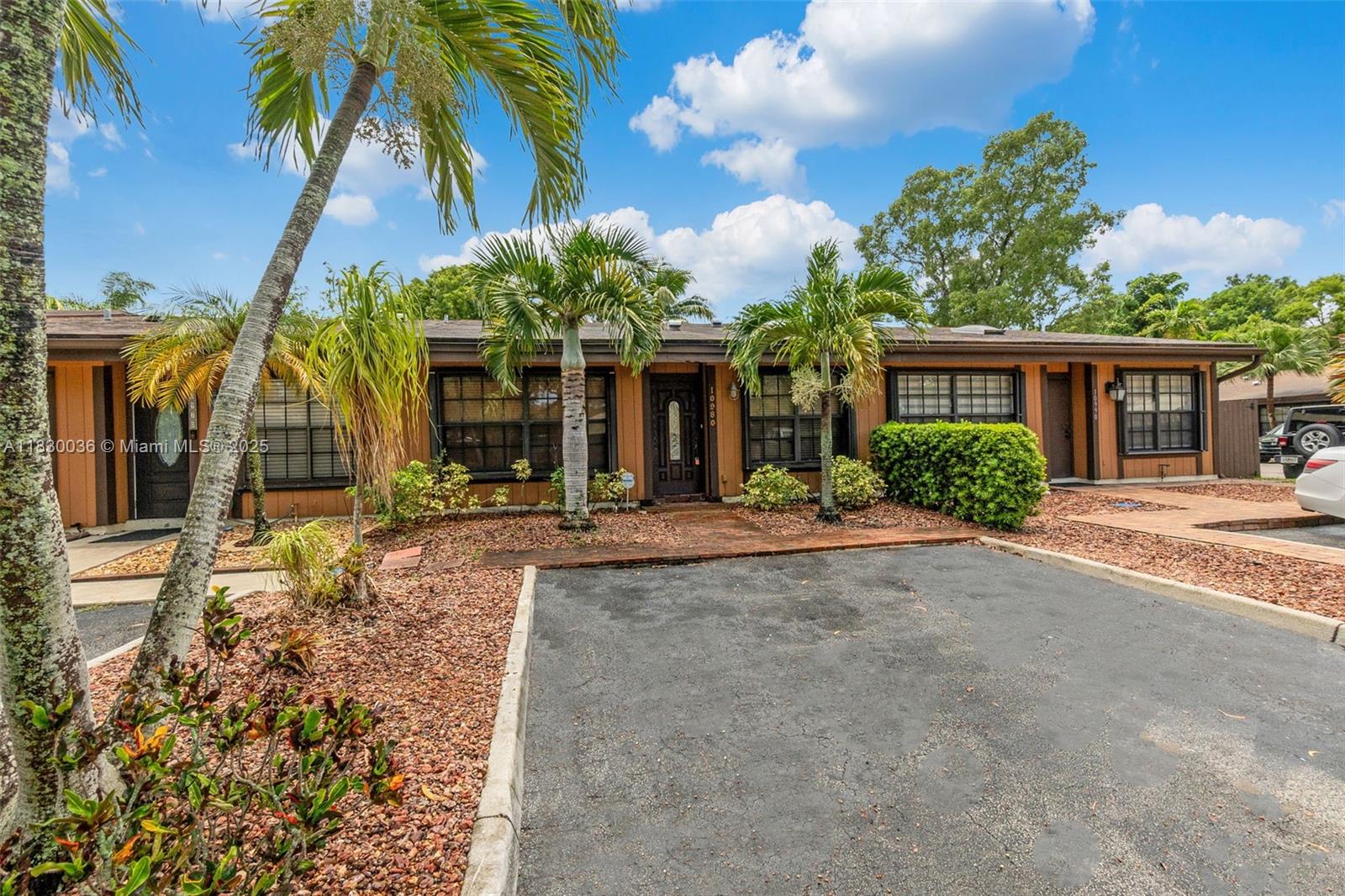 Lakefront 2/2 Townhome in Cedarwoods, Pembroke Pines! . Unit boast vaulted ceilings, large bedrooms with walk in closets, granite counter kitchen, private fenced yard, and a screened-in porch with peaceful lake views and direct access to a scenic 2-mile nature path. Located in a pet-friendly community with low HOA fees, top-rated schools, and just minutes from Pembroke Lakes Mall, CB Smith