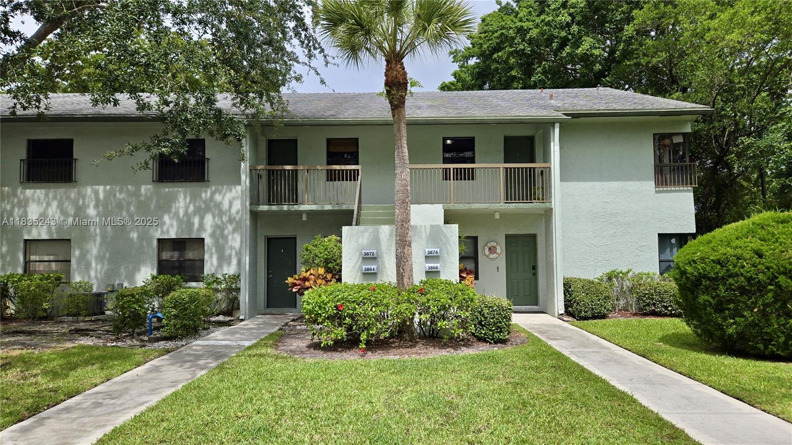 Beautiful and bright 2/2 Ground Floor Lake View Unit ! Spacious rooms. Split Floor plan. New Floords. Lots of storage spaces. Enclosed 14x9 patio with Lake View. Walking distance from pool area. Quiet and very well maintained community. Washer and Dryer in Unit. Township amenities including fitness center, heated pools, tennis courts, walking paths, billiard rooms & more. Maint includes cable, water, pest control. Don't miss this opportunity! Easy to Show.