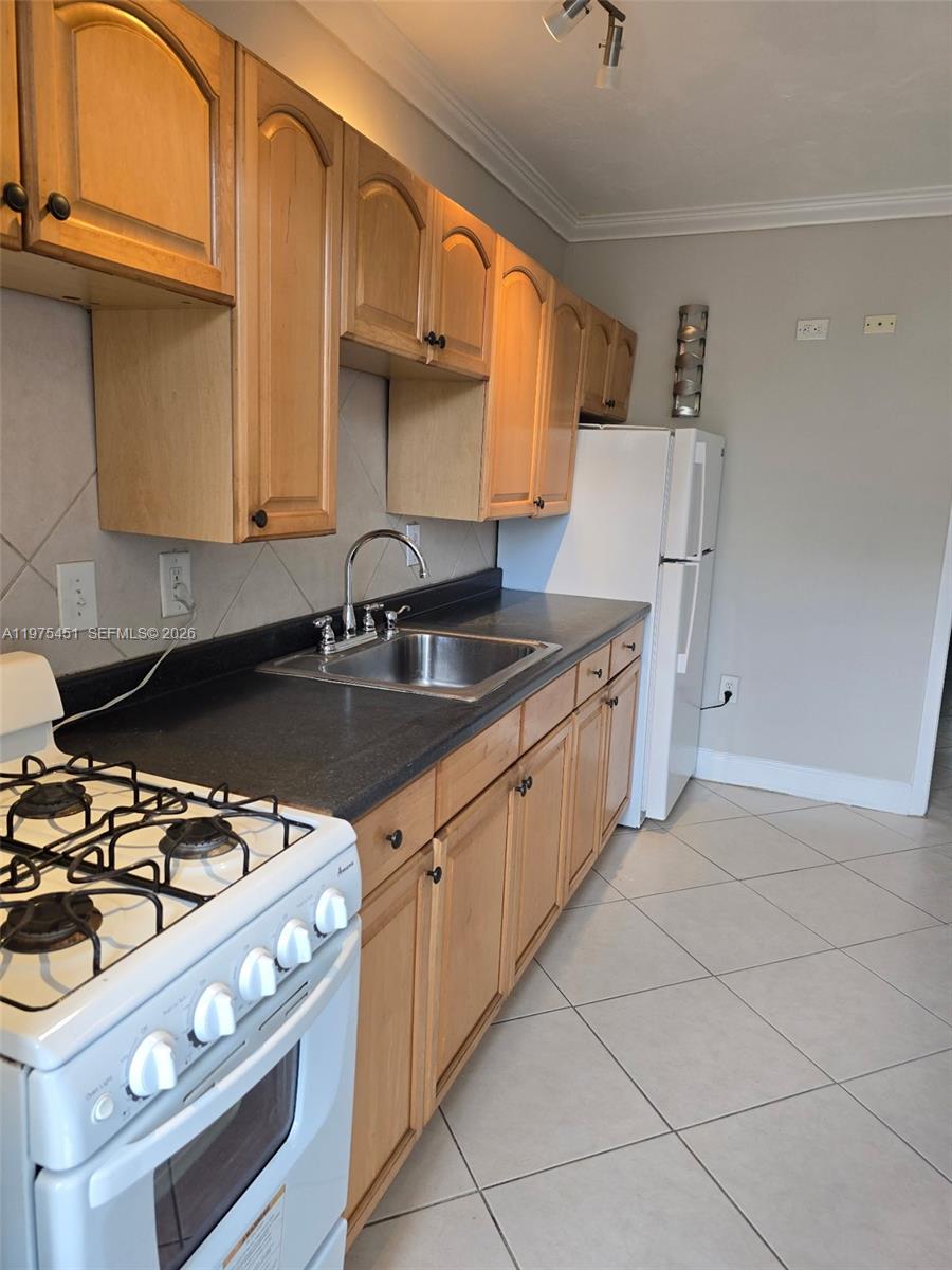 SOUTHERN STAR CONDO - Residential Lease