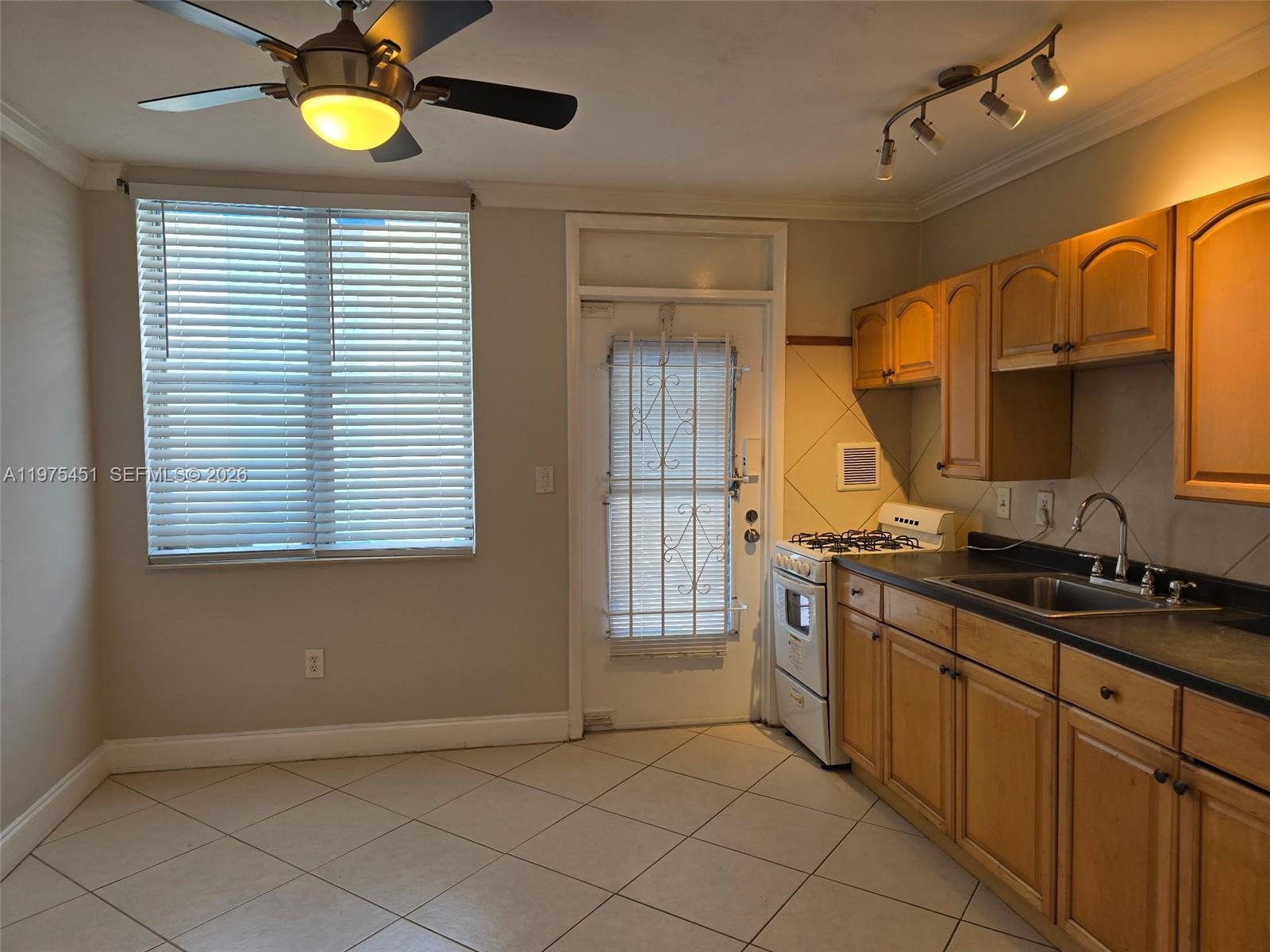 SOUTHERN STAR CONDO - Residential Lease