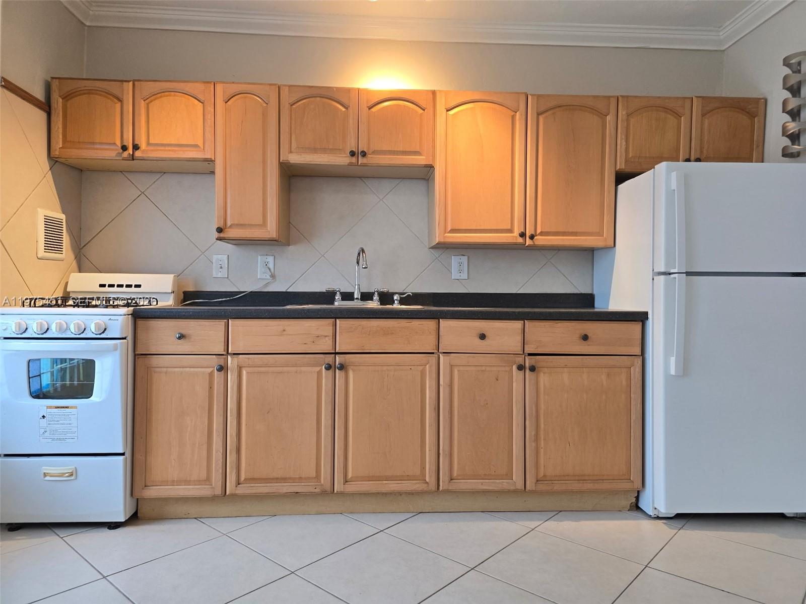 SOUTHERN STAR CONDO - Residential Lease