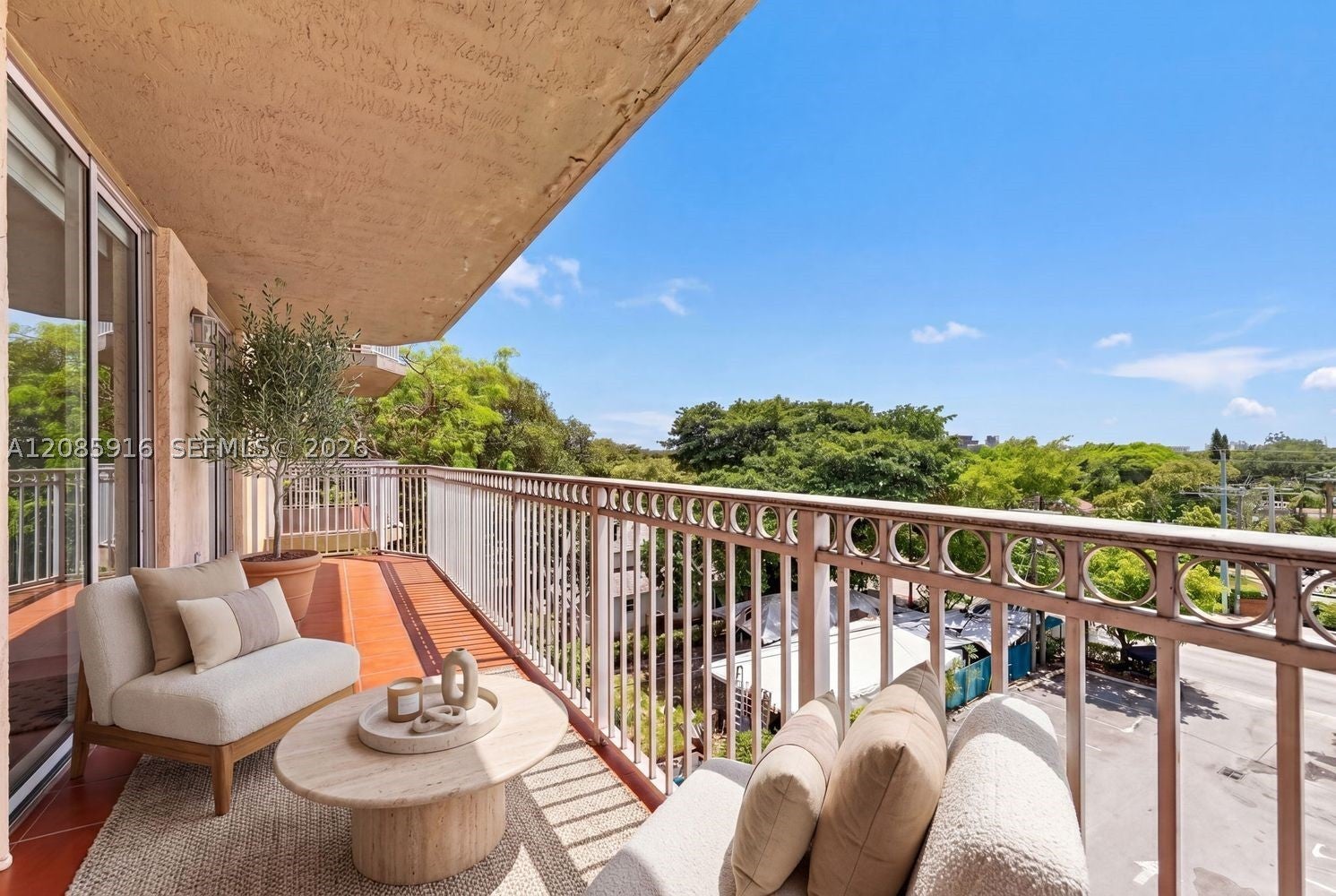 1650 Coral Way 607, Miami, FL, 33145/$460,000 2 1650 Coral Way 607
