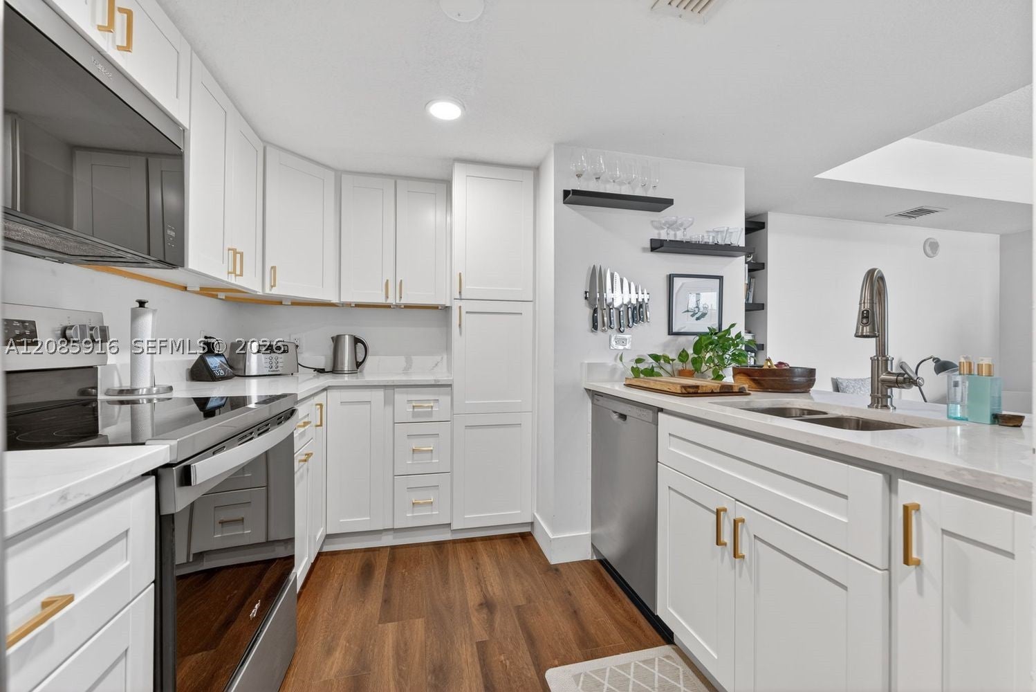 1650 Coral Way 607, Miami, FL, 33145/$460,000 1 1650 Coral Way 607
