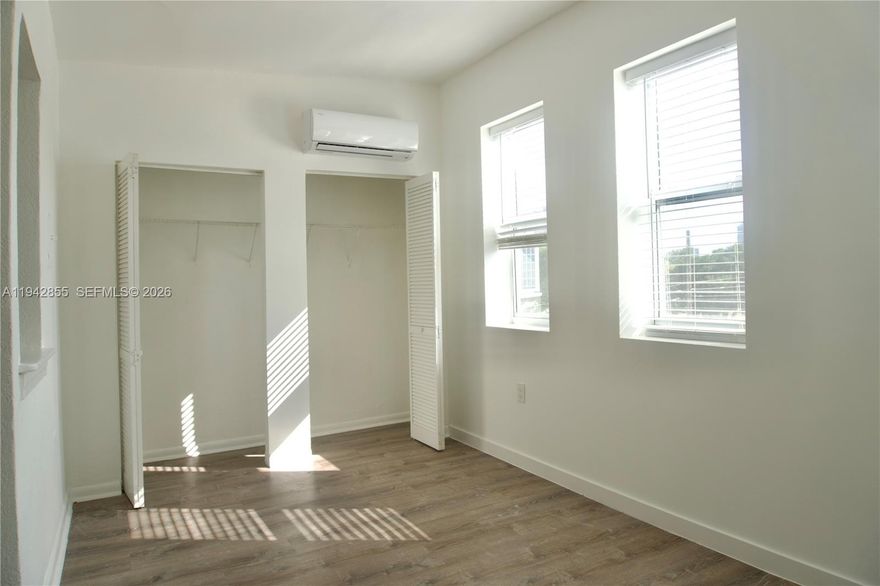 Bright alcove studio in the boutique Villa La Pinta, a near 1-bedroom w/ a private sleeping nook. Features a gas
stove, open layout, and large windows for great natural light. Professionally managed, secure building with laundry
on-site. Water and trash included; tenant pays FPL. Move-in with first and security (terms negotiable). Simple free
application & just submit proof of income + ID. Rapid approval and easy process. Centrally located in Little
Havana, just minutes to Brickell, Downtown, major highways, and public transit. Walk to vibrant dining, shopping,
and cultural attractions. Perfect for professionals or students seeking affordability and convenience in Miami’s
cultural hub. Flexible terms and quick move-in available. Call/text LA for lockbox access and a showing today! A rare opportunity—schedule your tour today!