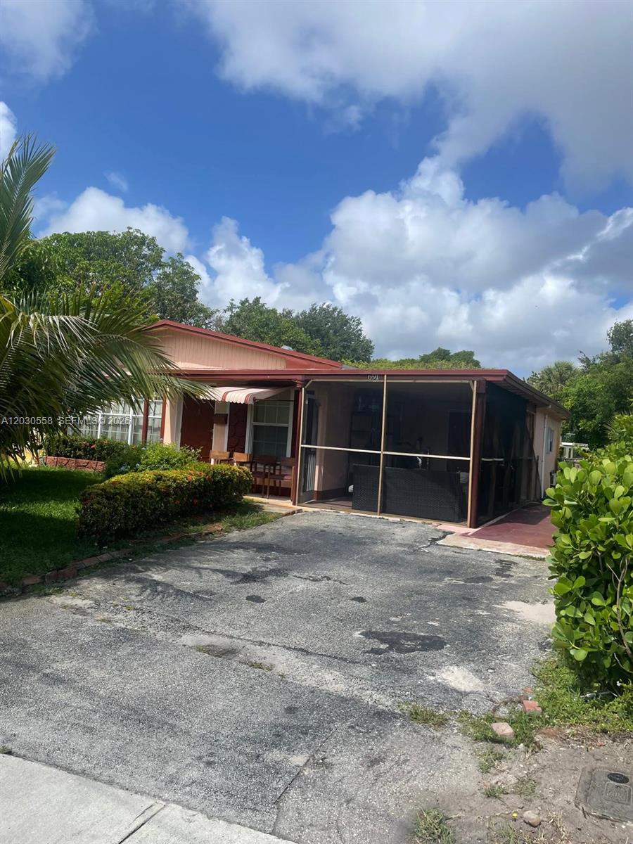691 NW 20th Ct