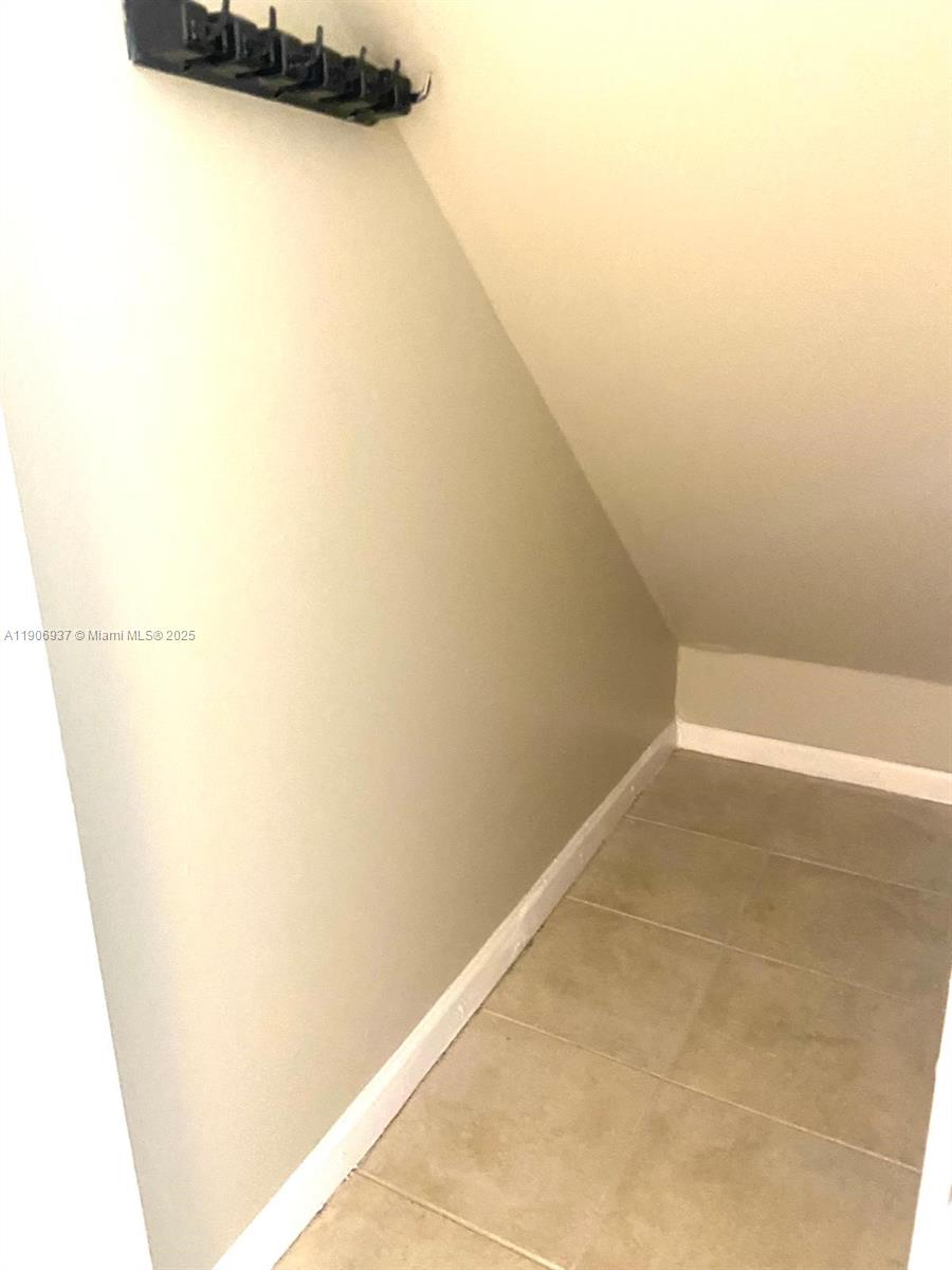 TOWNHOUSES OF PLANTATION - Residential Lease