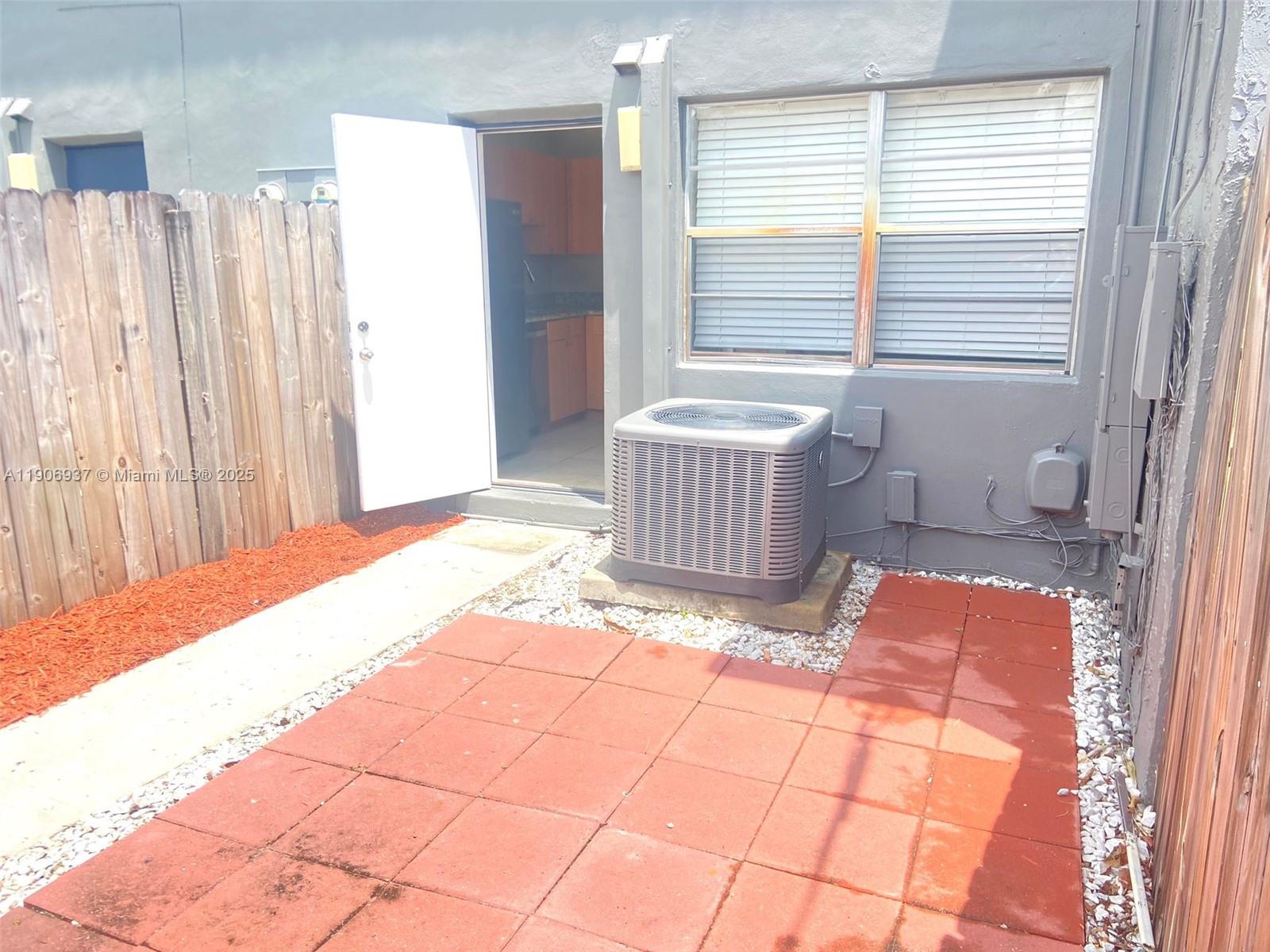 TOWNHOUSES OF PLANTATION - Residential Lease