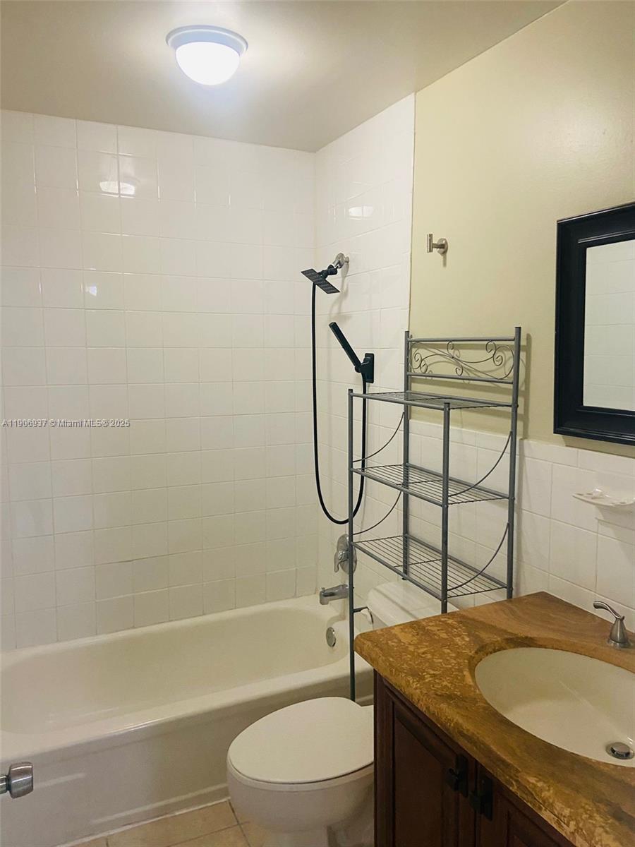 TOWNHOUSES OF PLANTATION - Residential Lease