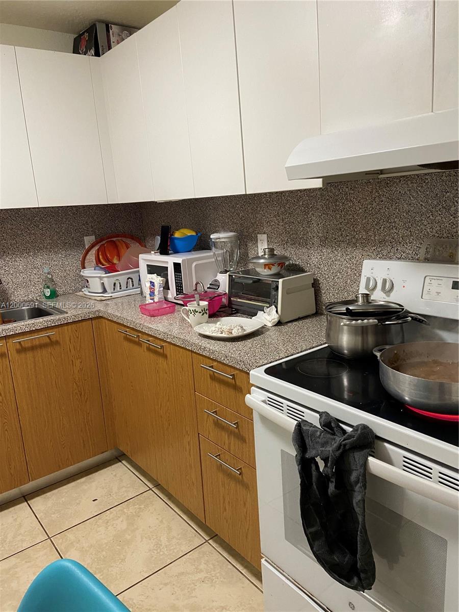 OLA CONDO - Residential Lease