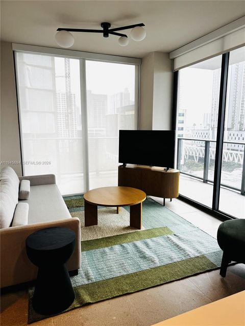 11 NE 6th St 1601 Miami FL 33132