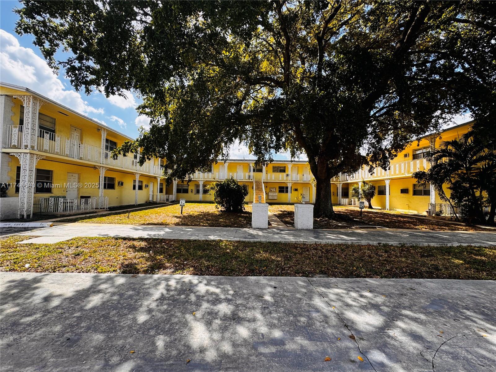Rental Property at 5400 Hollywood Blvd 13, Hollywood, Broward County, Florida - Bedrooms: 1 
Bathrooms: 1  - $1,590 MO.