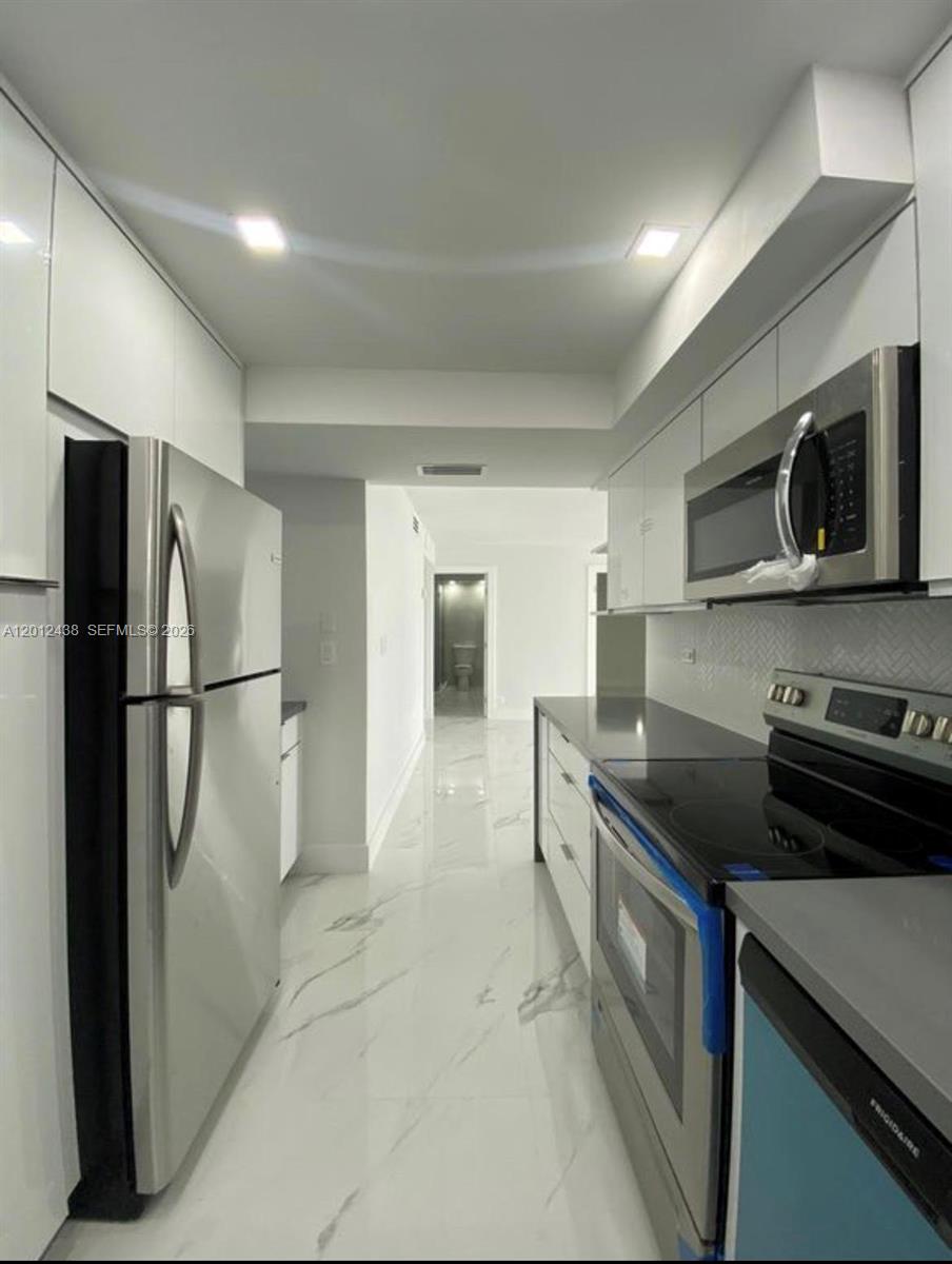 6039 Collins Ave 1033