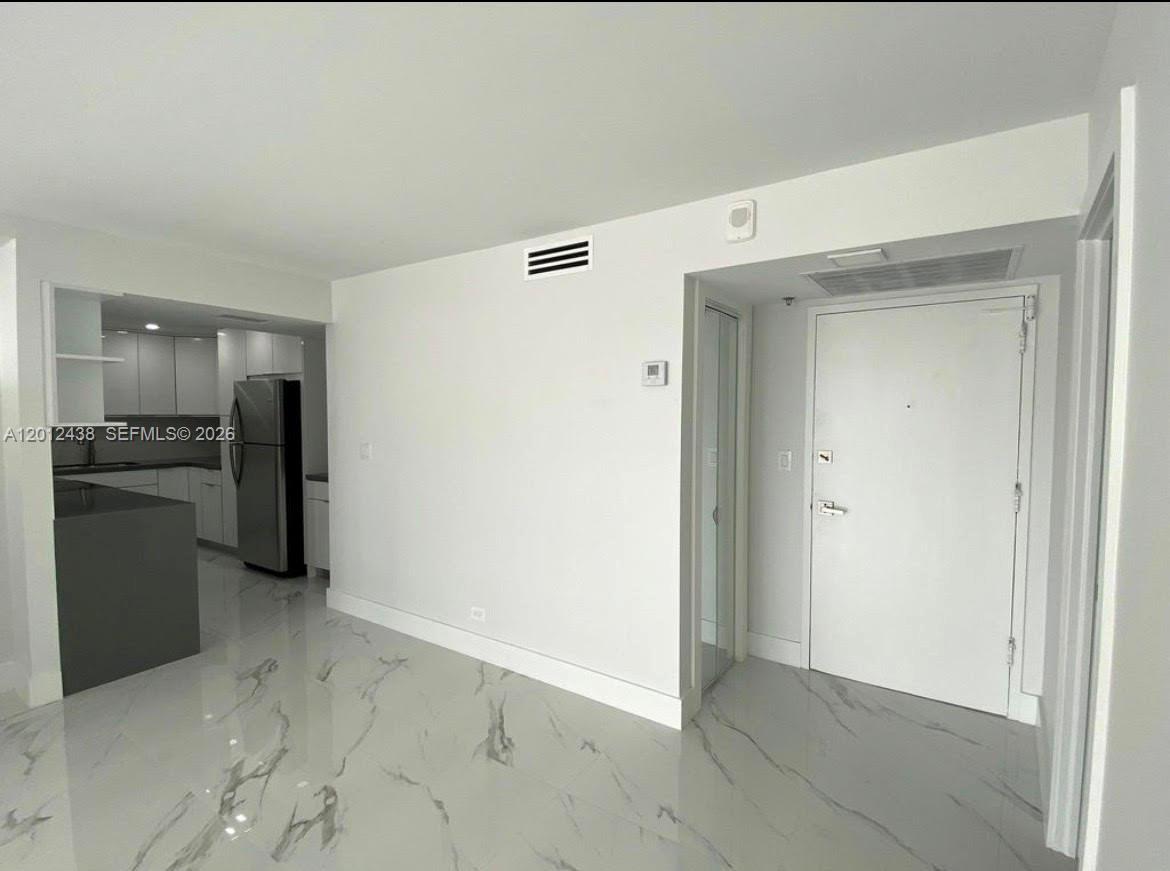 6039 Collins Ave 1033