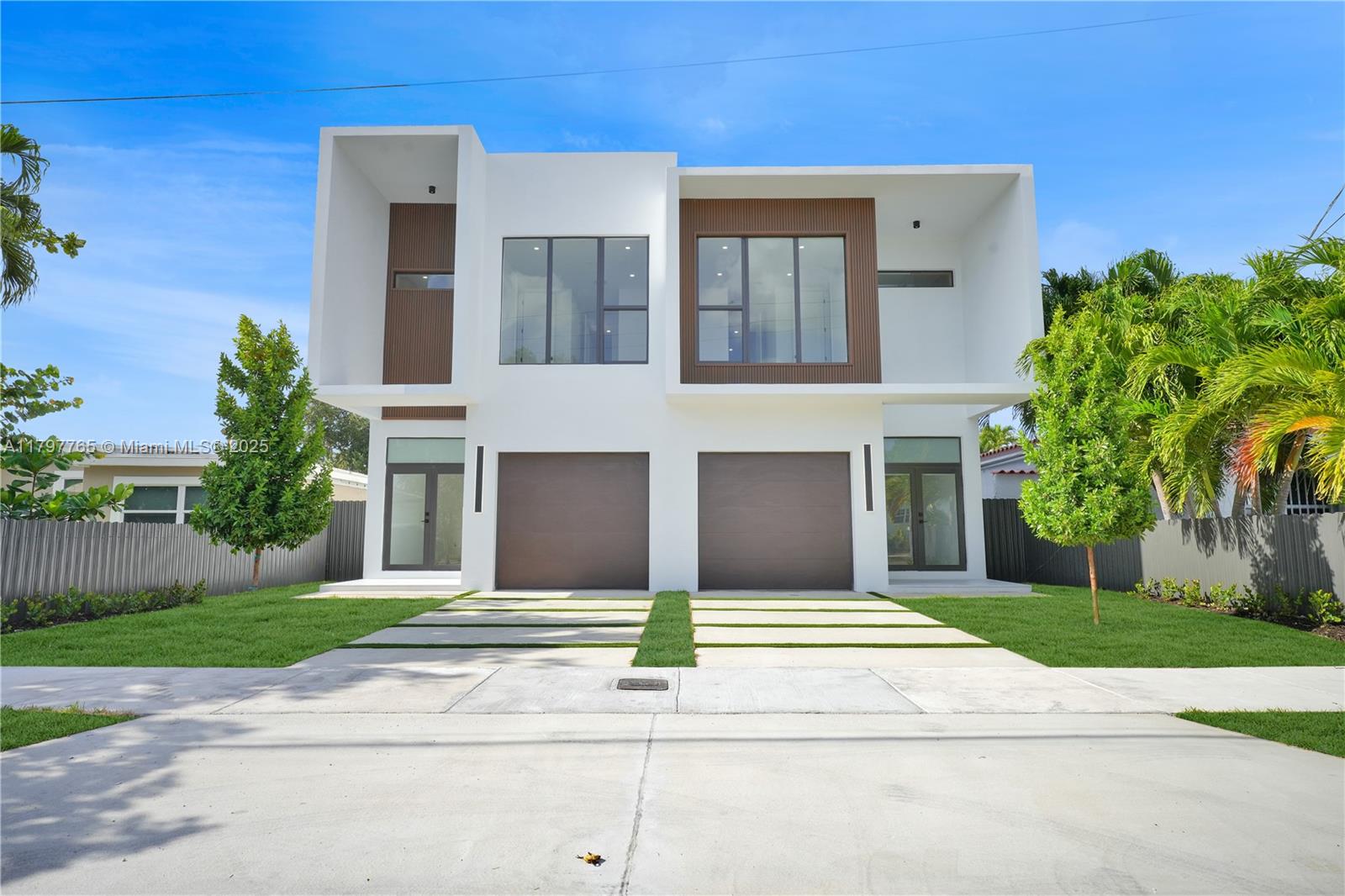 2837 SW 25th St