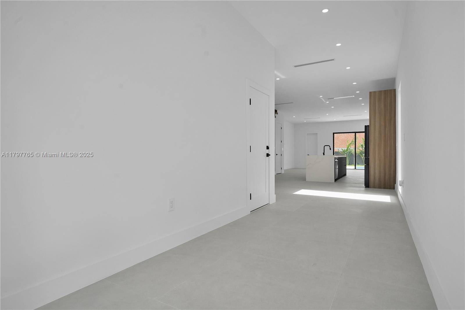 2837 SW 25th St
