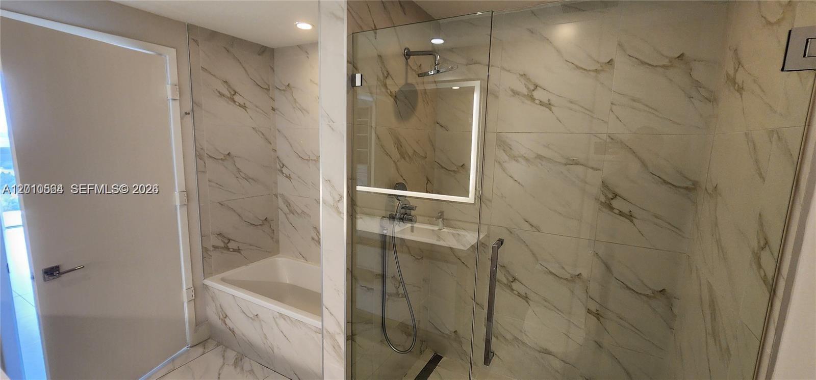 METROPICA NORTH TOWER ONE - Residential