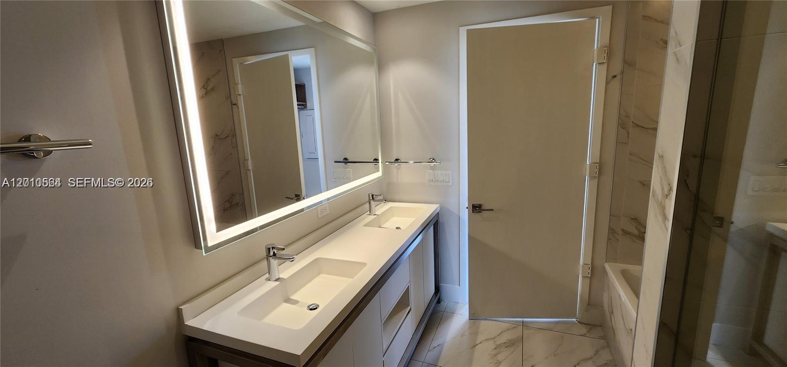 METROPICA NORTH TOWER ONE - Residential