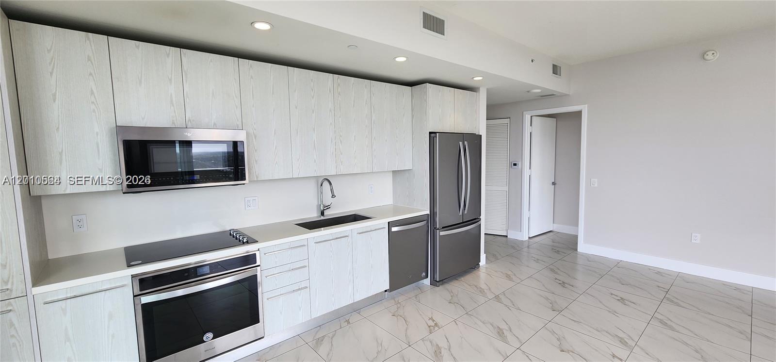 METROPICA NORTH TOWER ONE - Residential