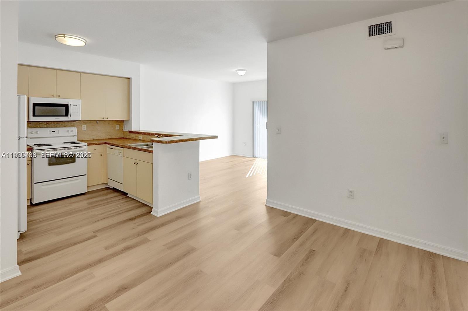 PARADISE POINTE CONDO - Residential Lease