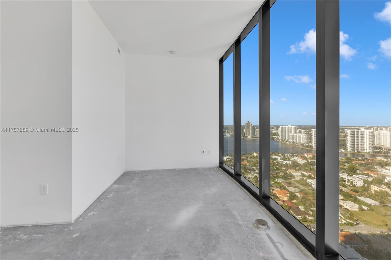 18555 COLLINS AVENUE COND - Residential