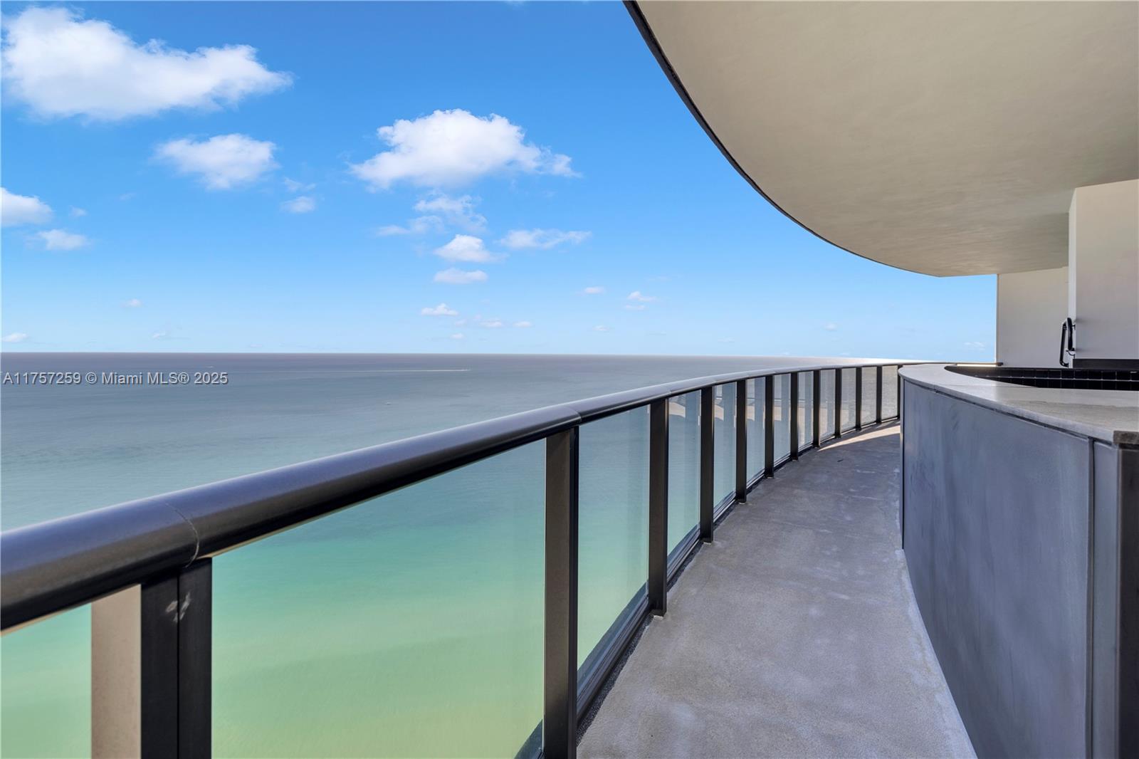 18555 COLLINS AVENUE COND - Residential