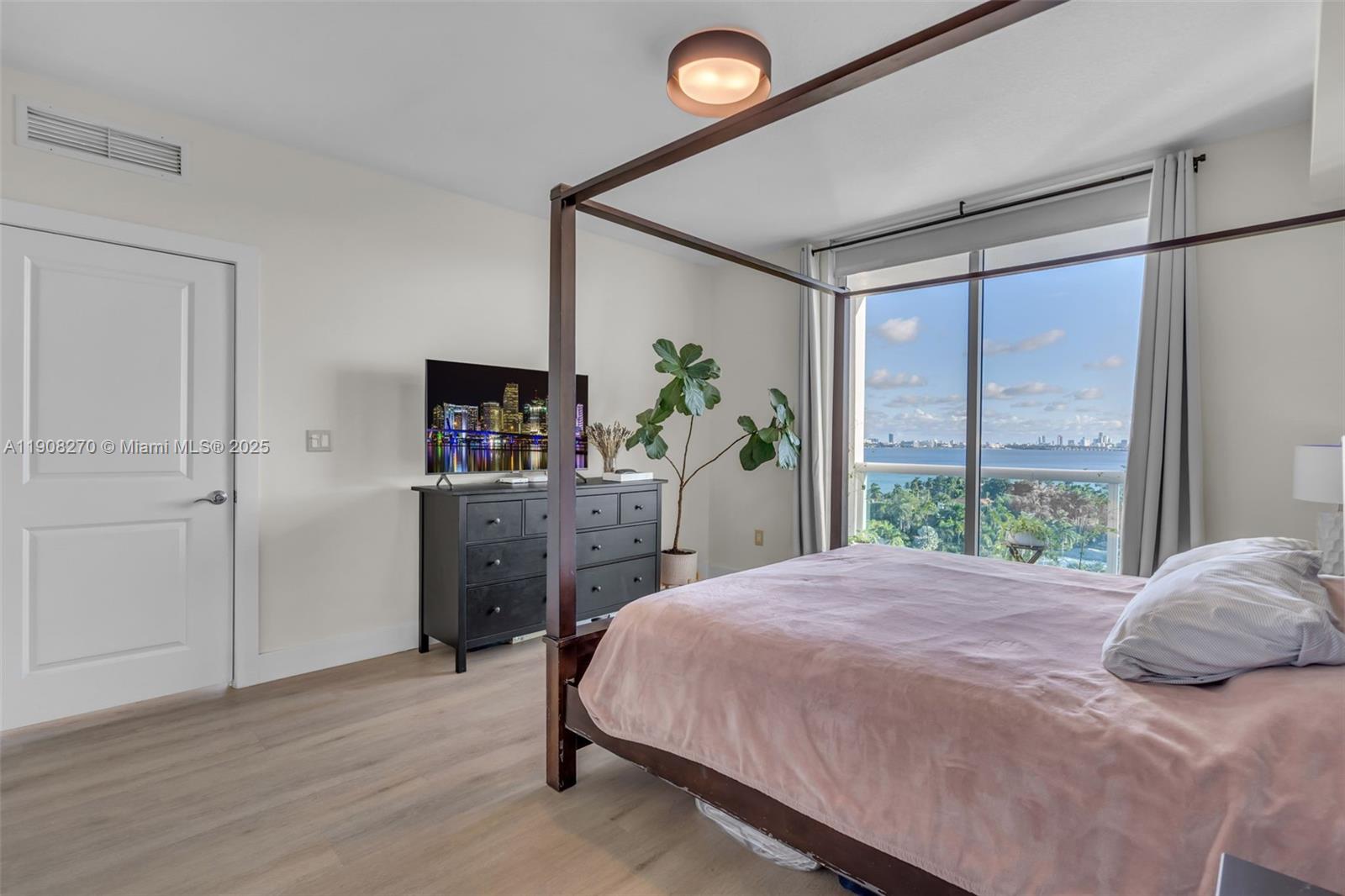 360 CONDO A - Residential