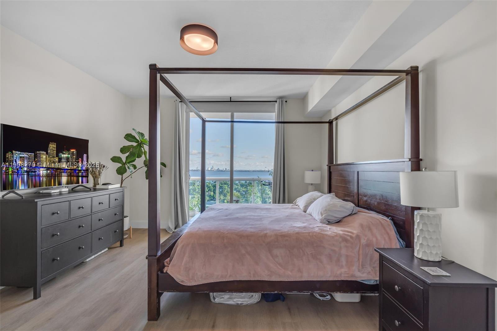 360 CONDO A - Residential