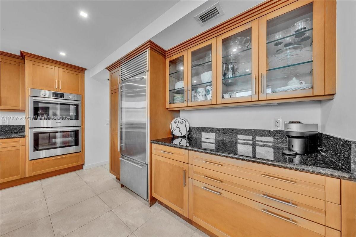 BALMORAL CONDO - Residential