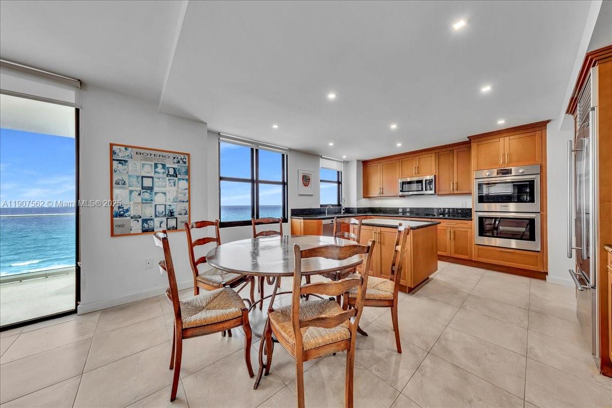 9801 Collins Ave 14Y