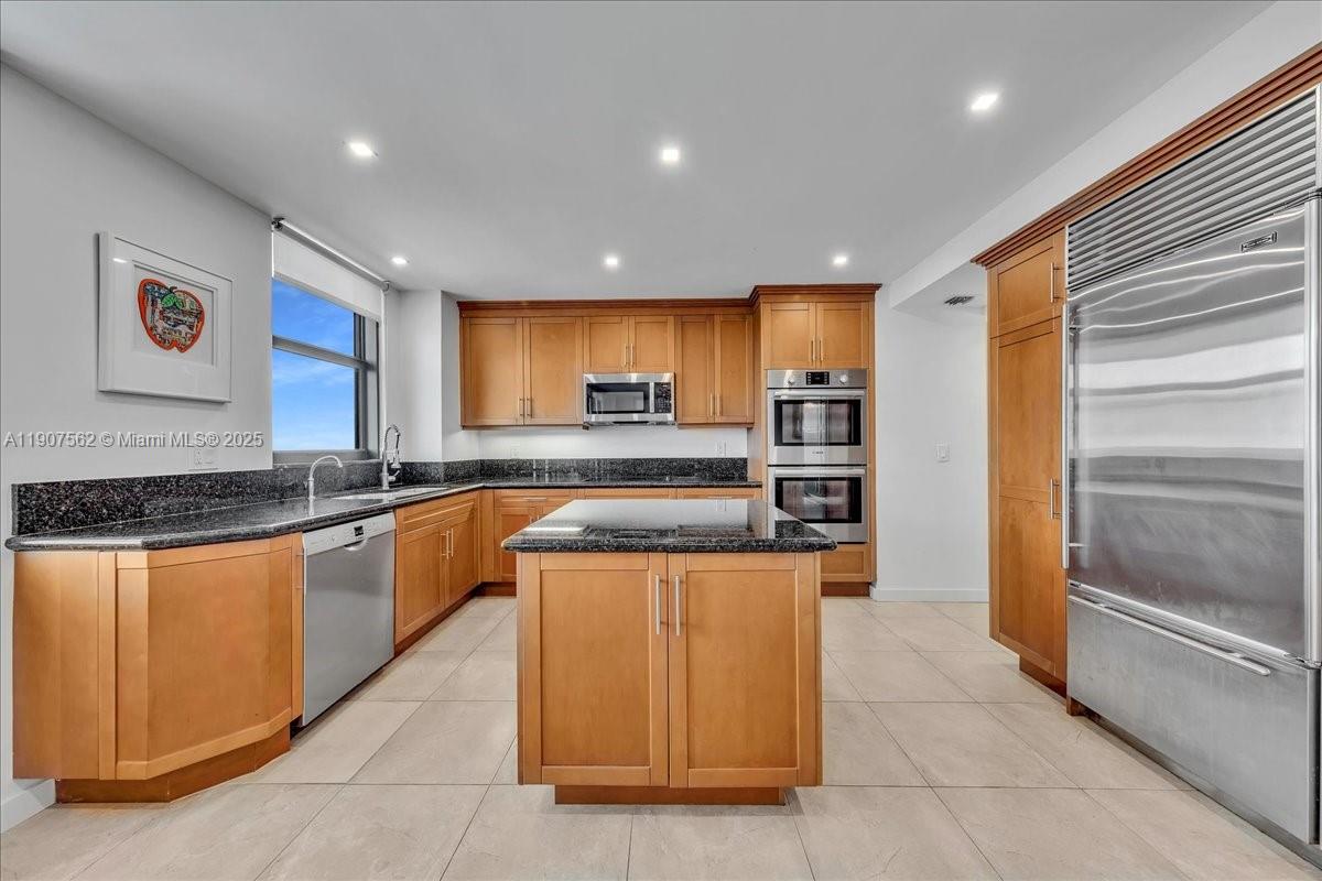 BALMORAL CONDO - Residential