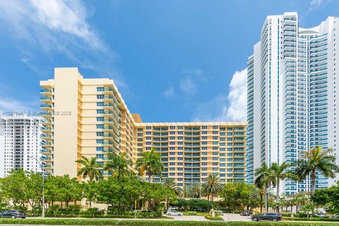 THE WAVE CONDO - Residential