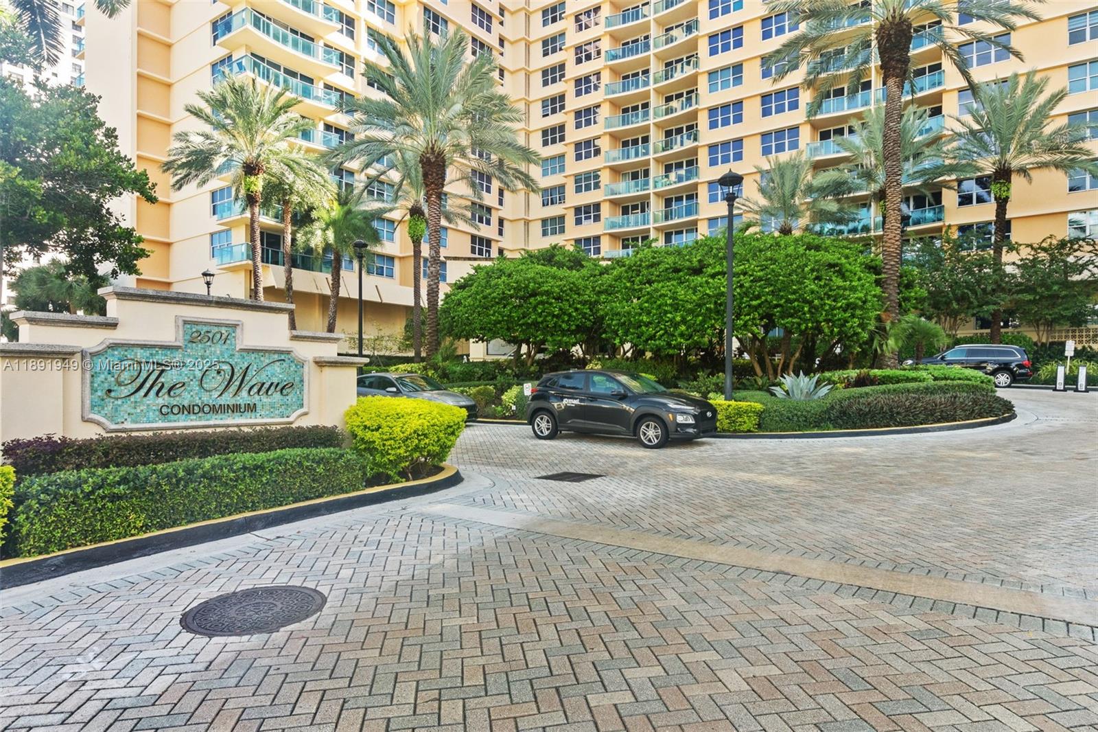 THE WAVE CONDO - Residential