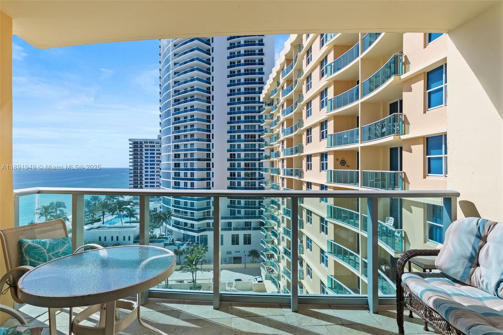 THE WAVE CONDO - Residential